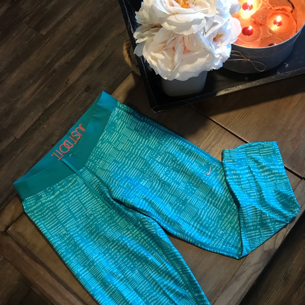 Nike Blue Patterned Crop Leggings